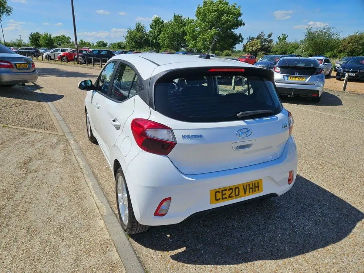 2020-hyundai-i10-10-se-connect-big-16