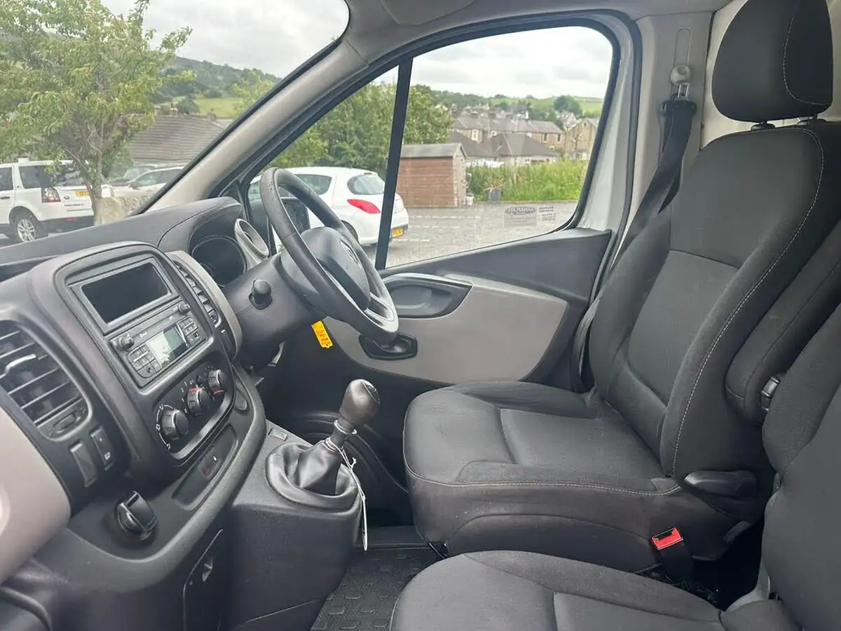 2017-renault-trafic-16dci-sl29-120-business-e6-panel-big-25