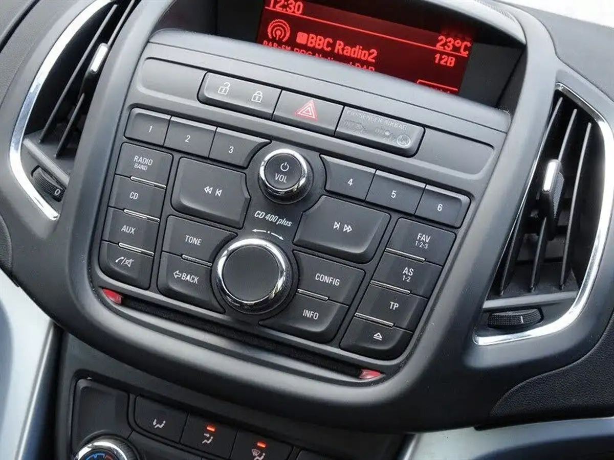 2014-vauxhall-zafira-tourer-14-exclusiv-big-21
