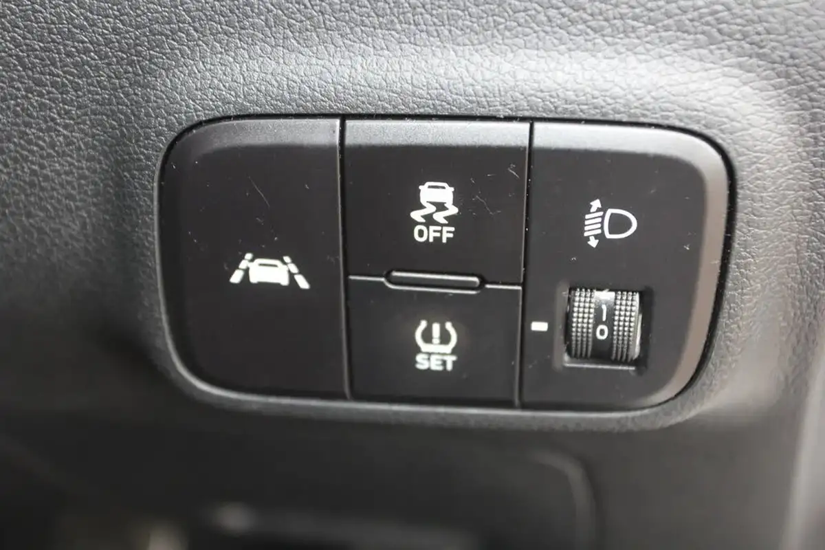 2021-hyundai-i10-10-t-gdi-n-line-big-25