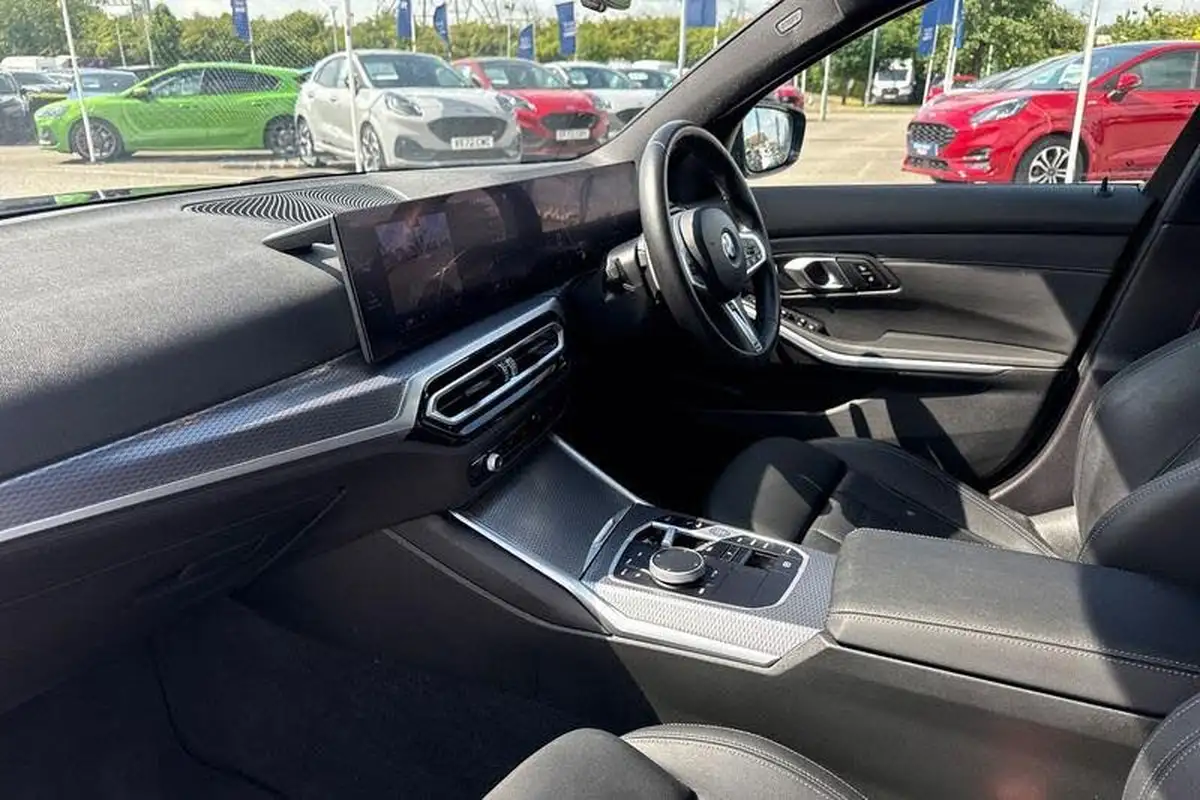 2024-bmw-3-series-20-320i-m-sport-saloon-4d-big-17