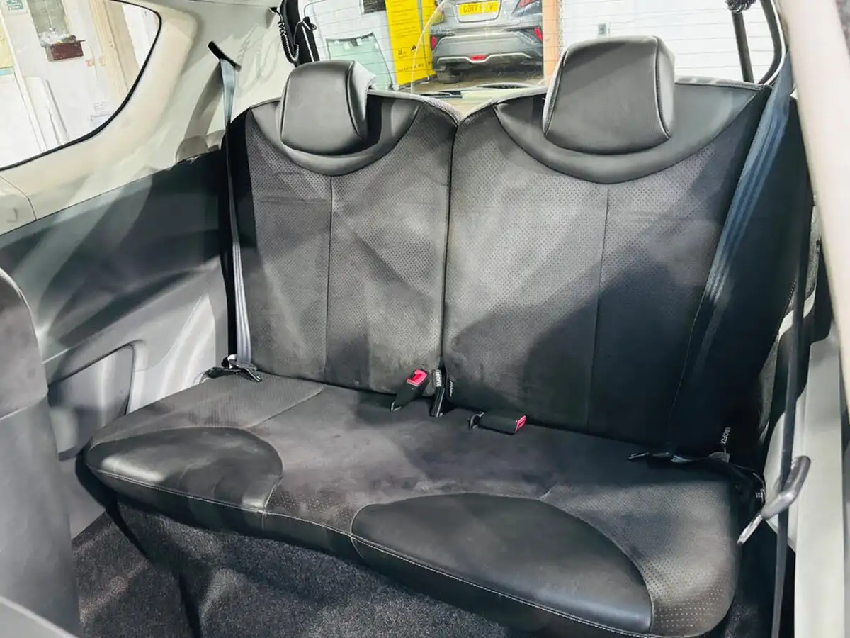 2009-toyota-aygo-10-aygo-black-3d-big-16