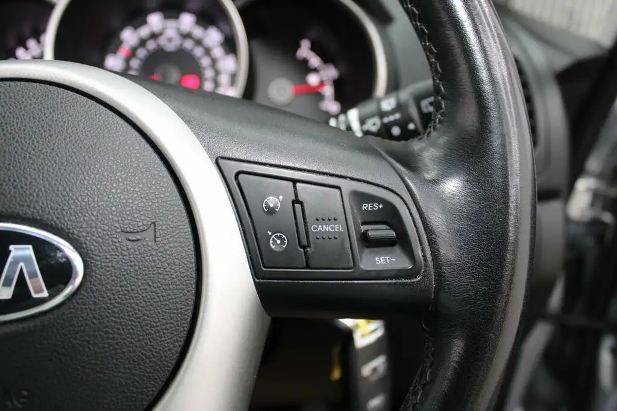 2016-kia-venga-16-3-isg-big-12
