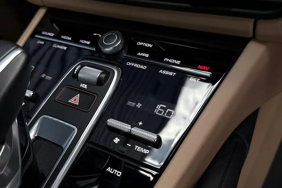 2023-porsche-cayenne-30-v6-platinum-edition-coupe-big-36