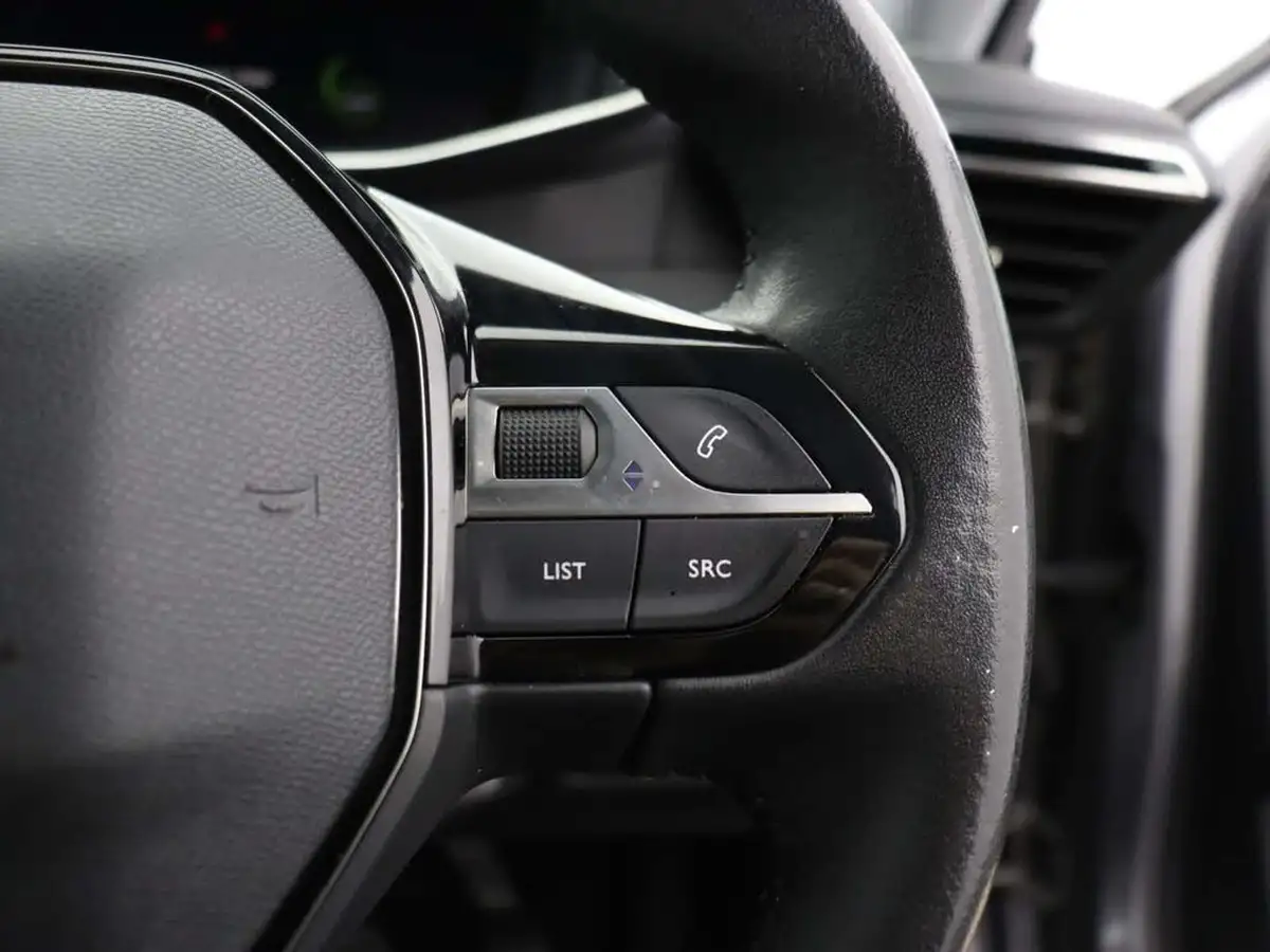 2022-peugeot-2008-suv-12-puretech-allure-premium-100bhp-big-33