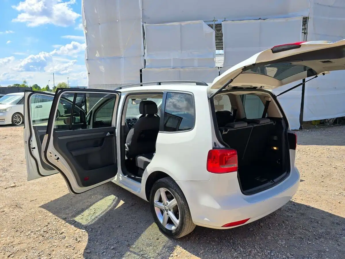 2014-volkswagen-touran-big-10