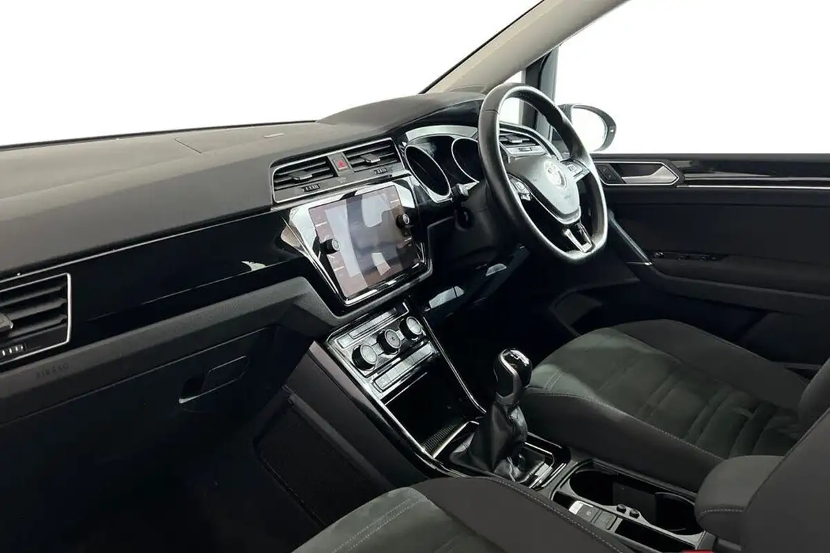 2021-volkswagen-touran-15-tsi-sel-big-10