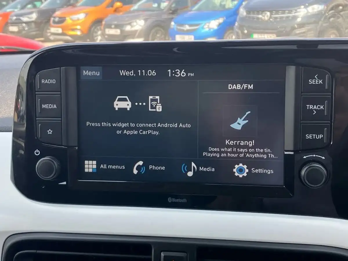 2022-hyundai-i10-10-premium-big-10
