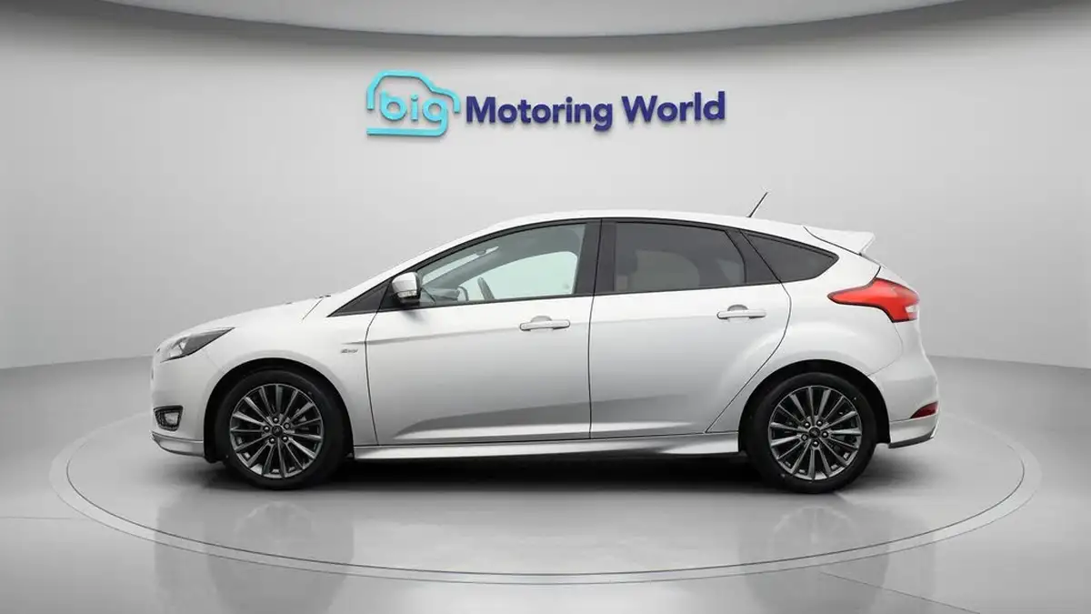 2018-ford-focus-10t-st-line-140ps-hatchback-big-4