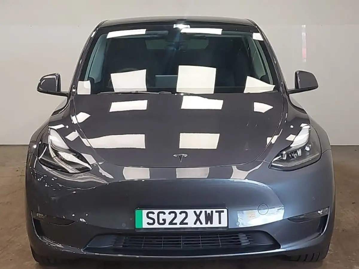 2022-tesla-model-y-e-long-range-big-18