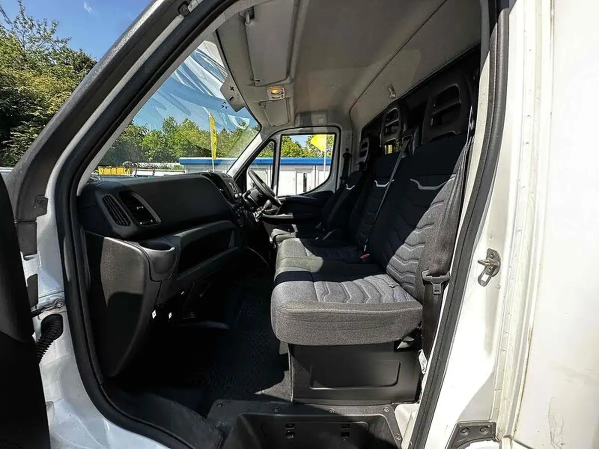 2021-iveco-daily-s-class-23td-35s14h-3000-big-28