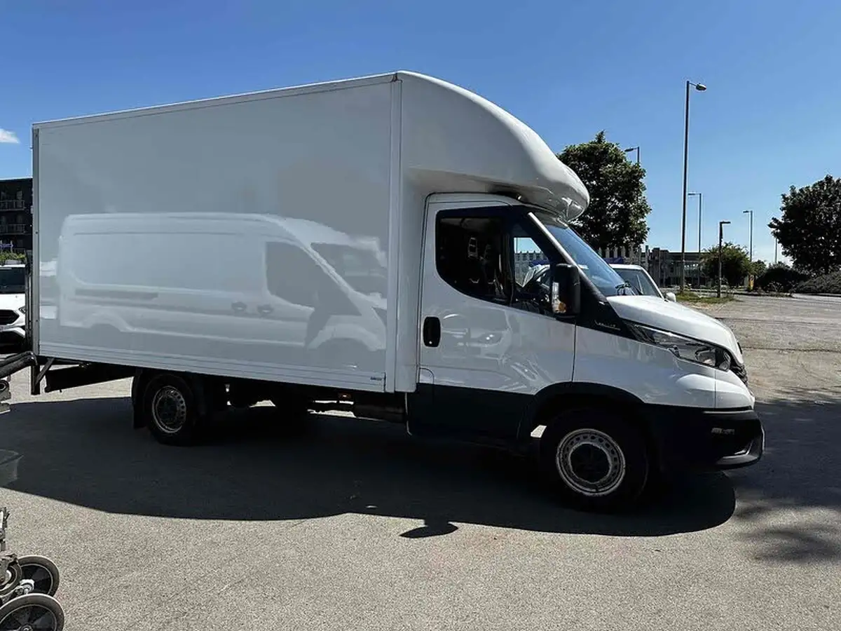 2021-iveco-daily-s-class-23td-35s14h-3000-big-4