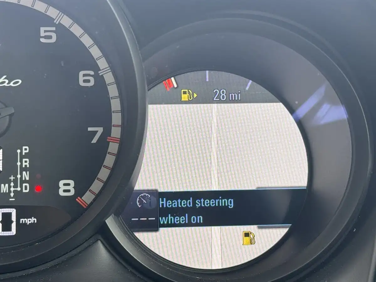 2021-porsche-macan-29-turbo-big-27