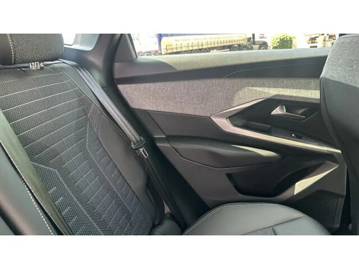 2025-peugeot-3008-suv-12-puretech-allure-136ps-hybrid-e-dsc6-big-29