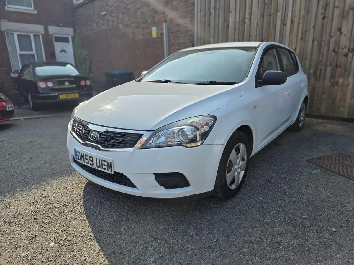 2009-kia-ceed-14-1-big-1