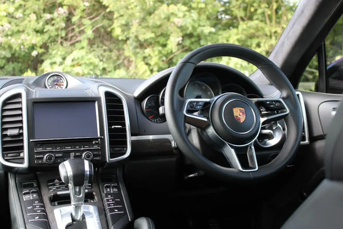 2015-porsche-cayenne-36-gts-big-10