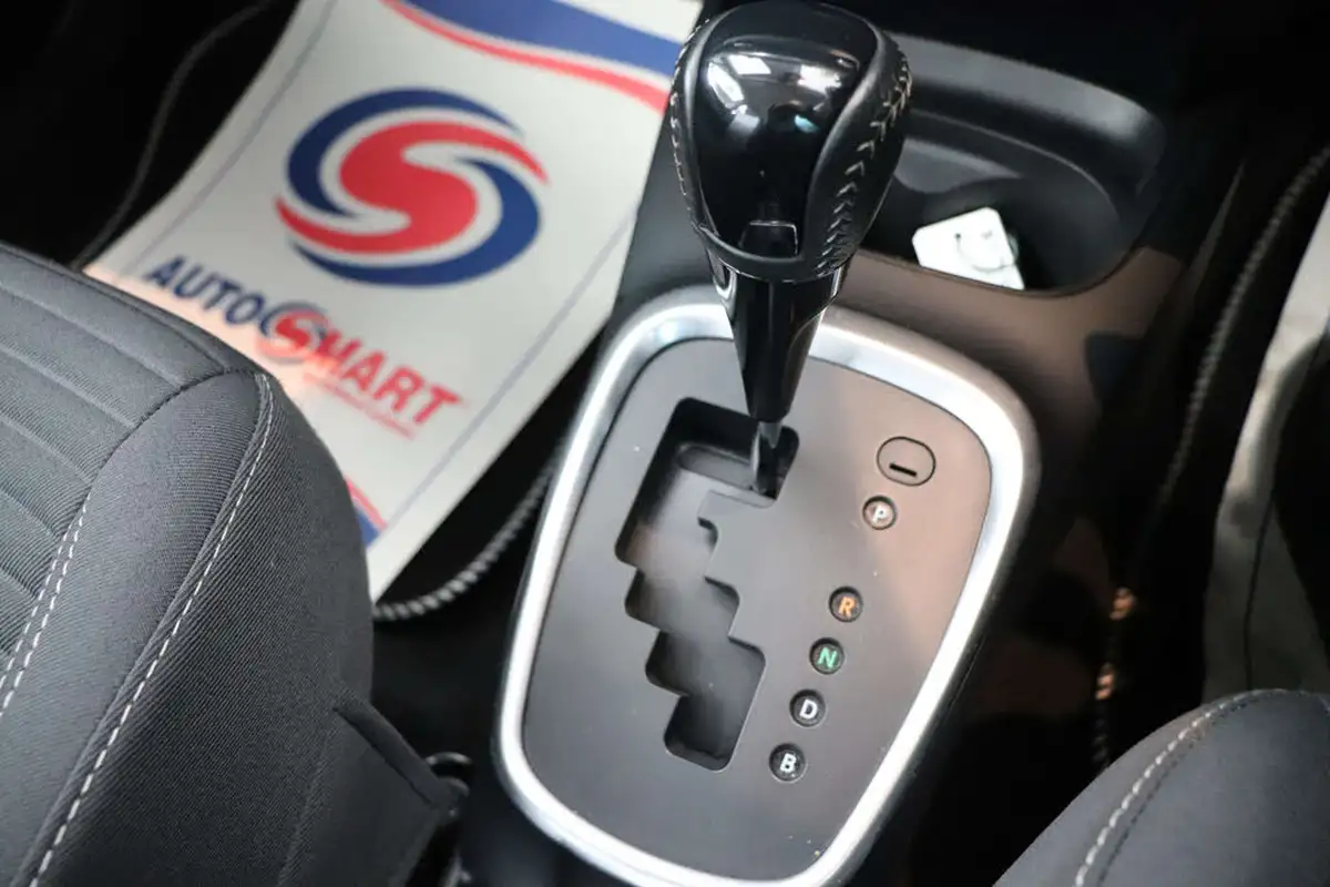 2020-toyota-yaris-15-vvt-i-icon-98bhp-hybrid-1497cc-e-cvt-big-44