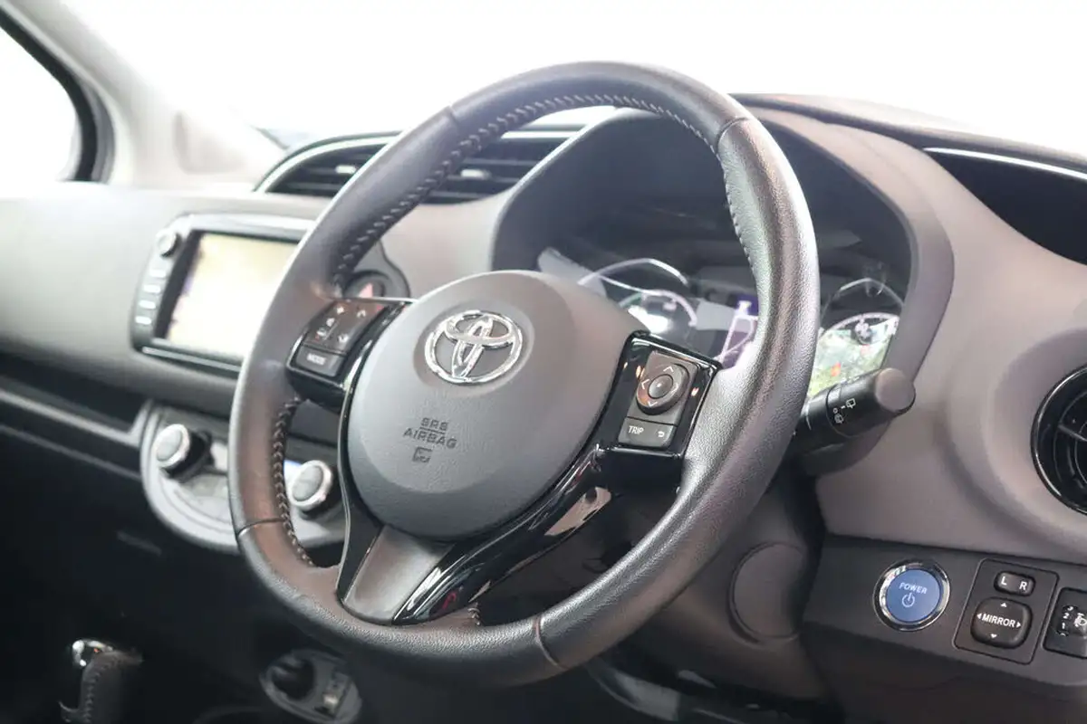 2020-toyota-yaris-15-vvt-i-icon-98bhp-hybrid-1497cc-e-cvt-big-20