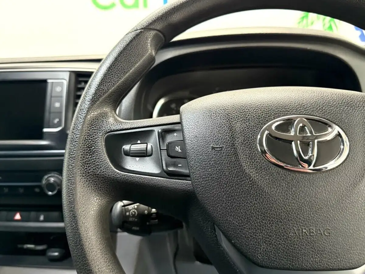 2019-toyota-proace-20d-design-medium-120hpeu6-panel-big-22