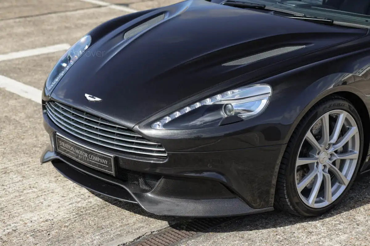 2013-aston-martin-vanquish-59-big-19
