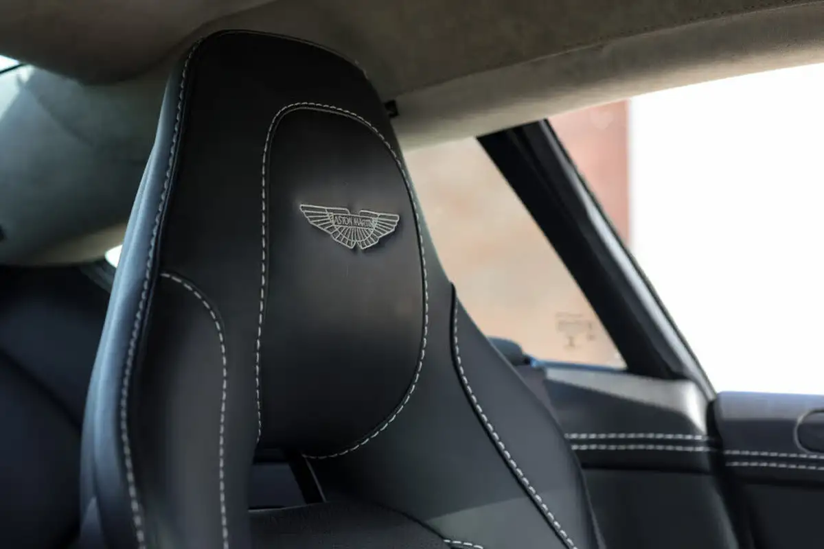 2013-aston-martin-vanquish-59-big-71