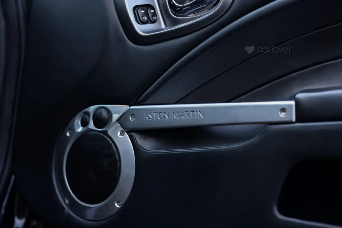 2004-aston-martin-vanquish-59-big-55