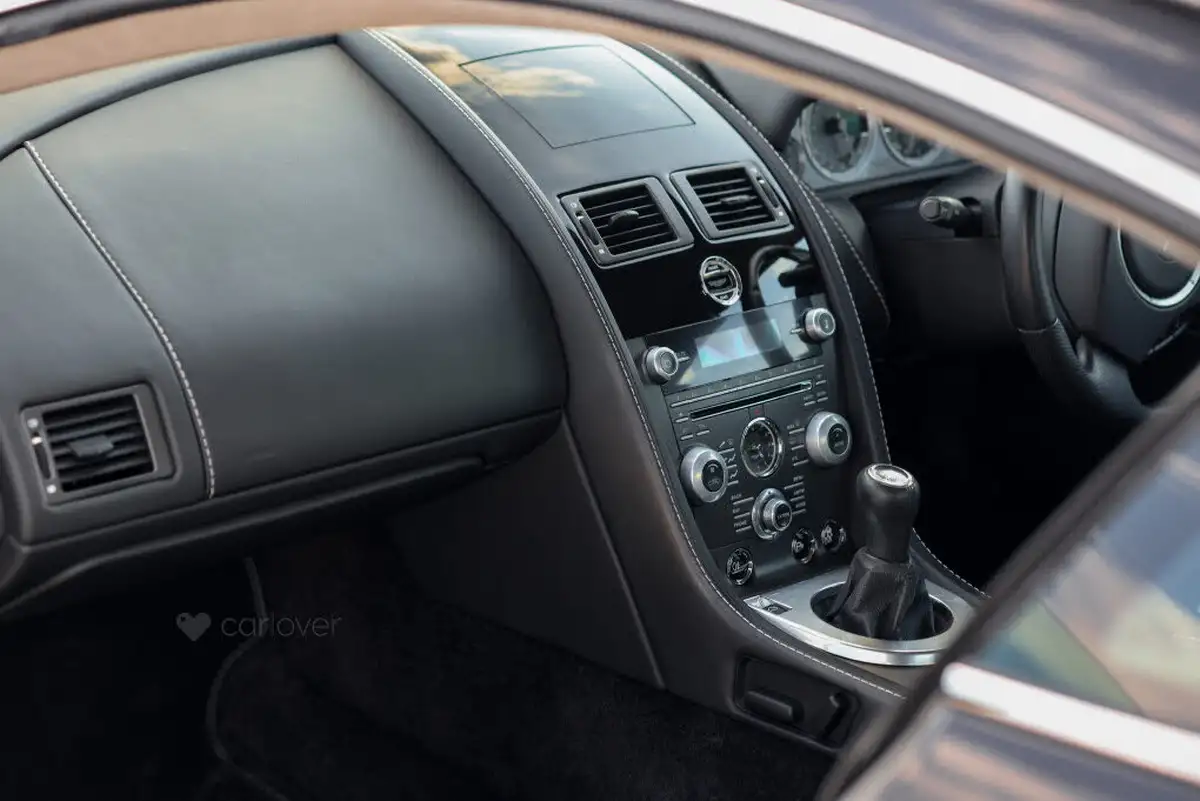2013-aston-martin-vantage-47-coupe-big-54