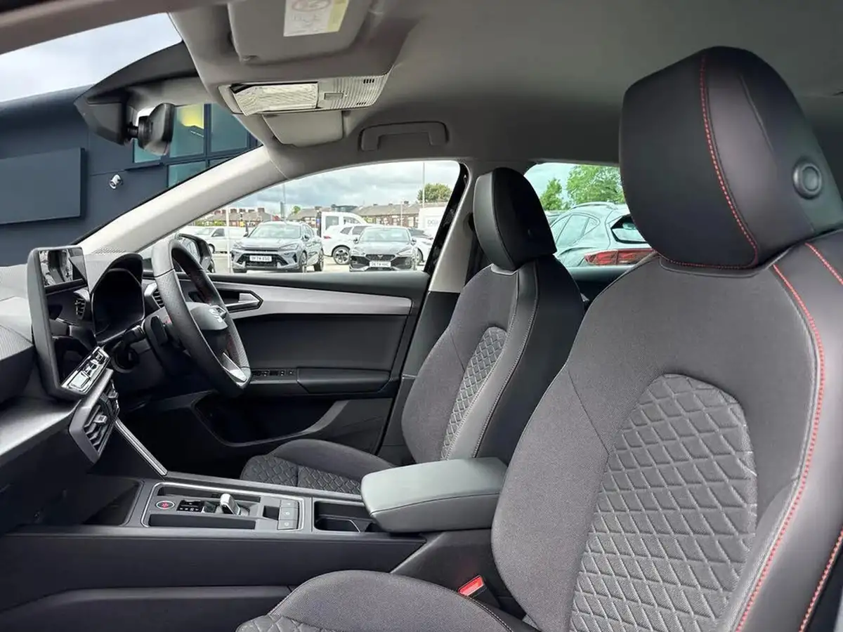 2024-seat-leon-big-10