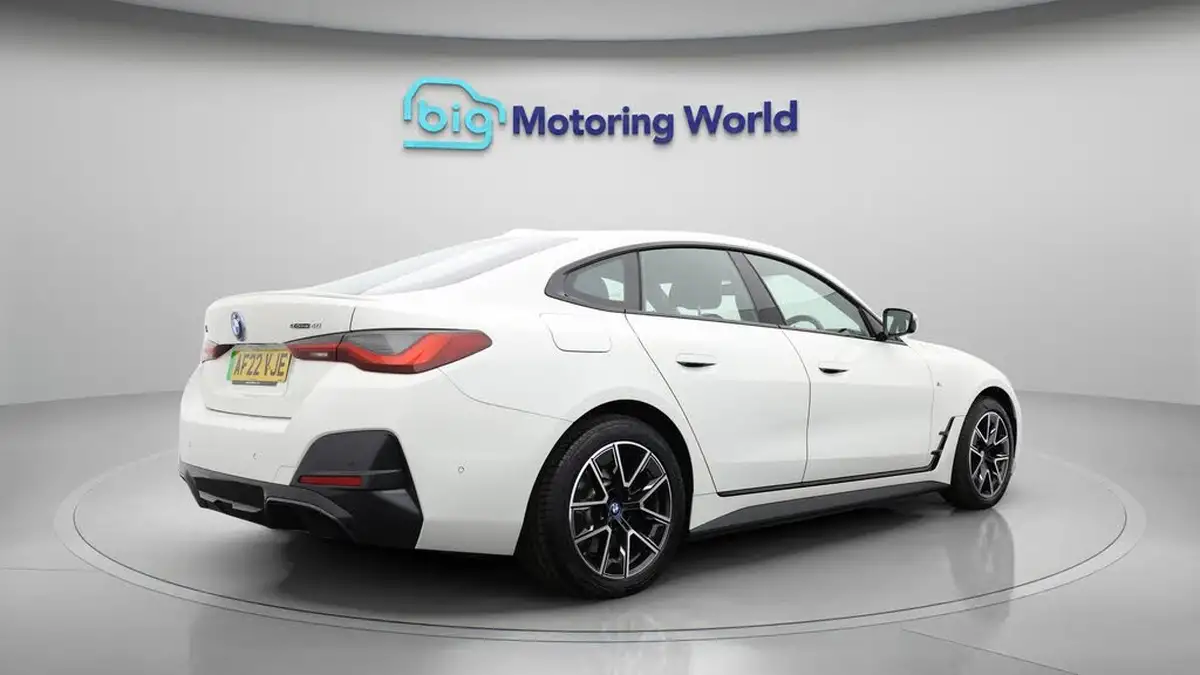 2022-bmw-i4-e-edrive40-m-sport-big-7