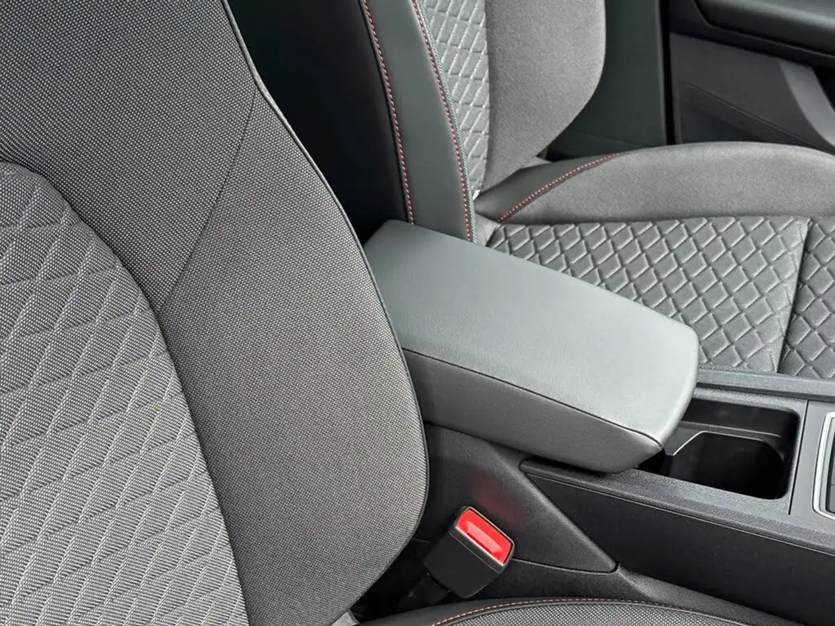 2024-seat-leon-big-38