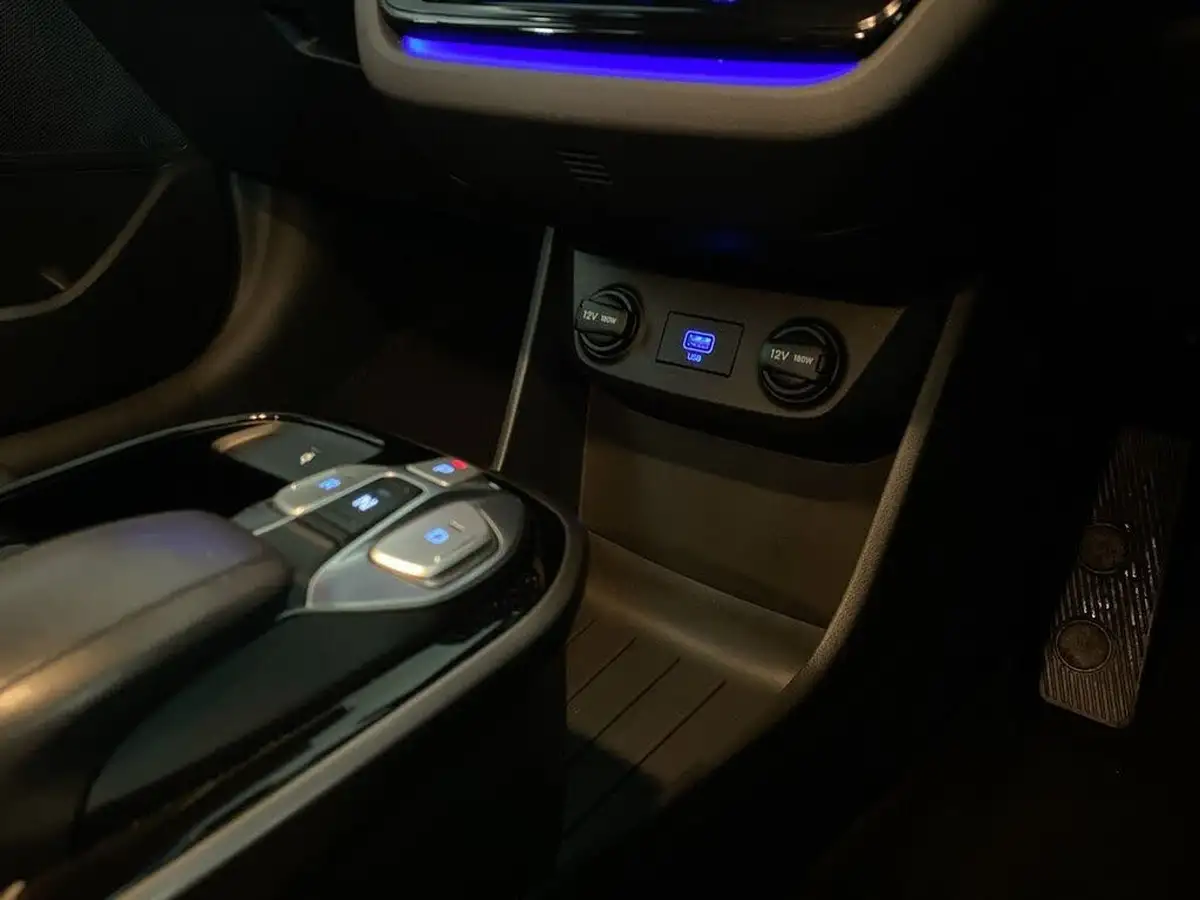 2021-hyundai-ioniq-e-premium-se-electric-100kw-big-31