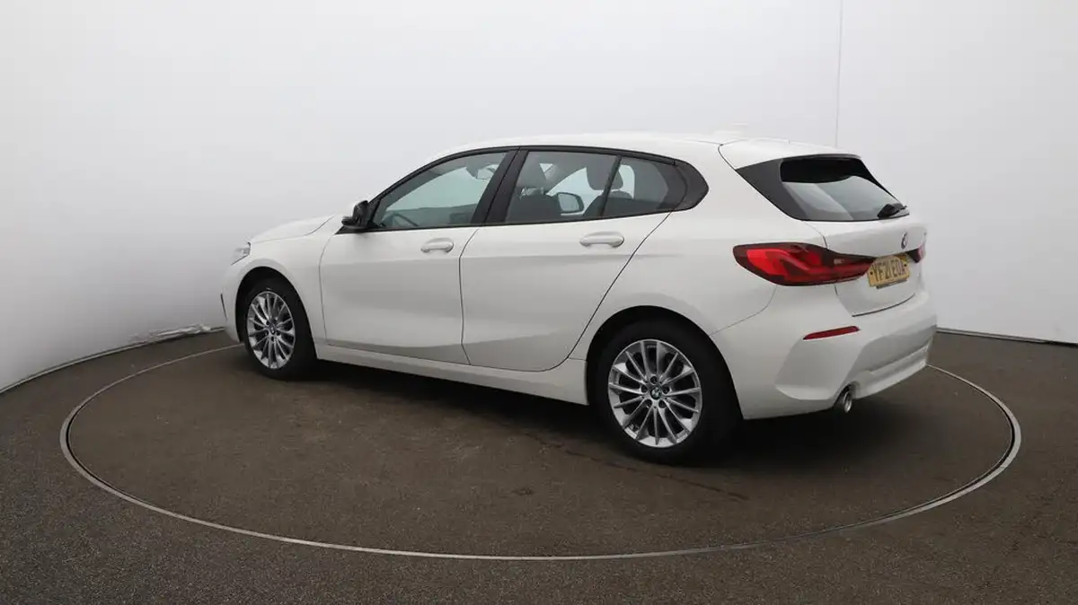 2021-bmw-1-series-15-118i-se-lcp-dct-big-35