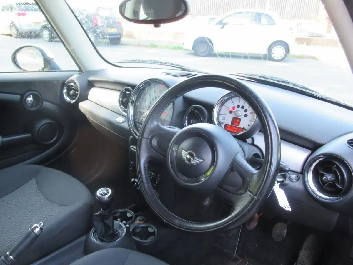 2011-mini-cooper-16td-cooper-d-112bhp-hatchback-3d-1598cc-big-3