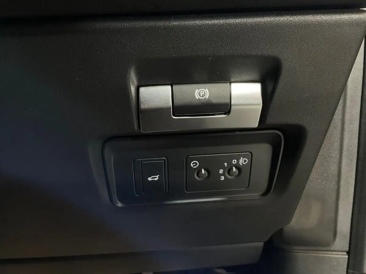 2020-land-rover-discovery-sport-20-d150-s-big-38