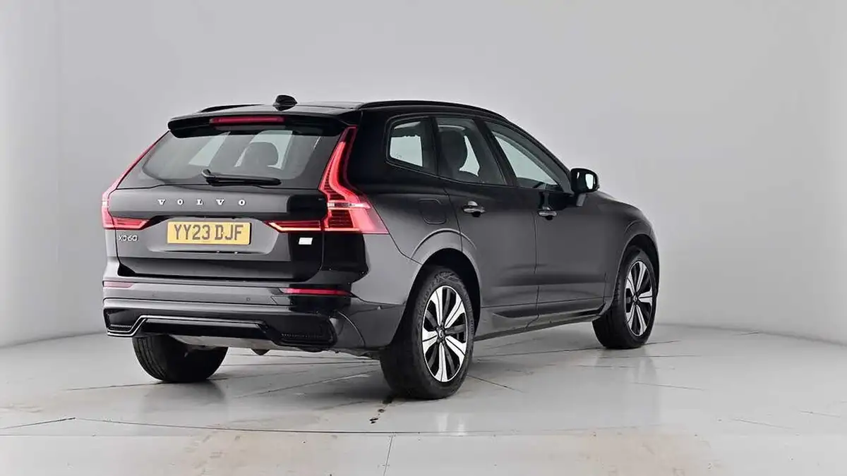 2023-volvo-xc60-20-b5-plus-big-75