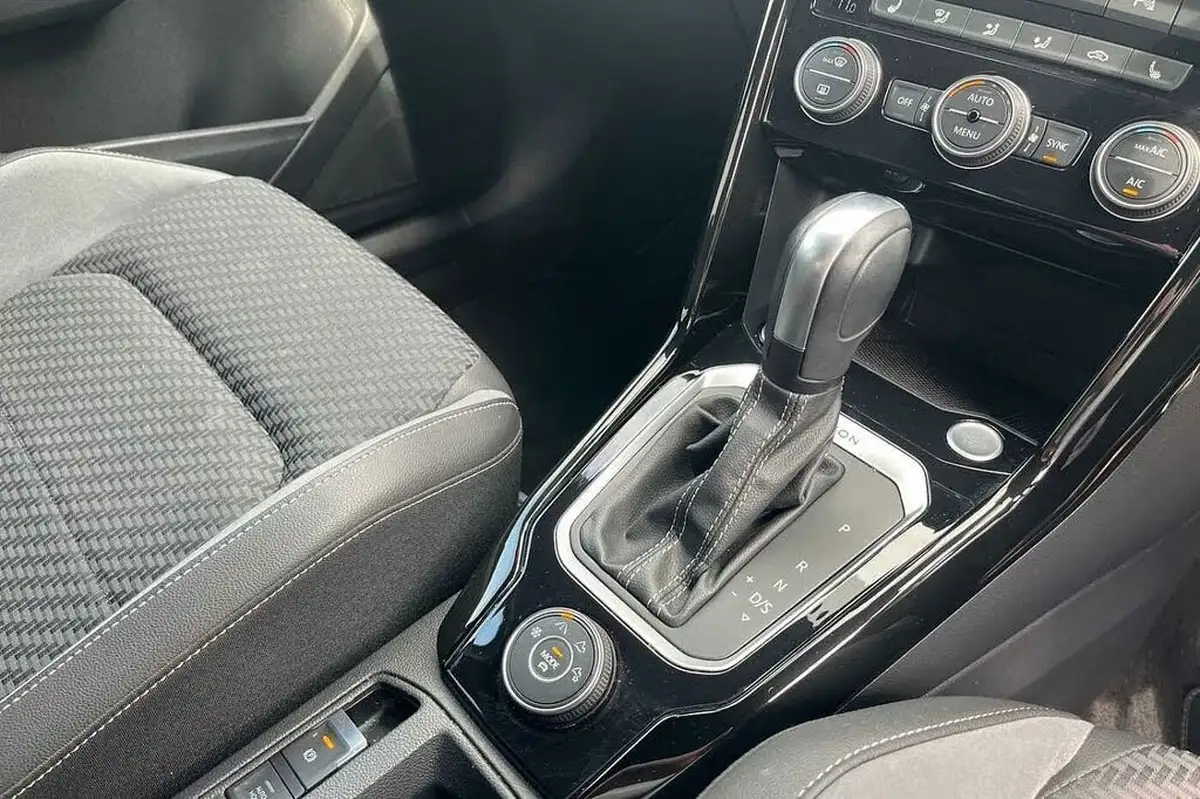2021-volkswagen-t-roc-20-tsi-r-big-18