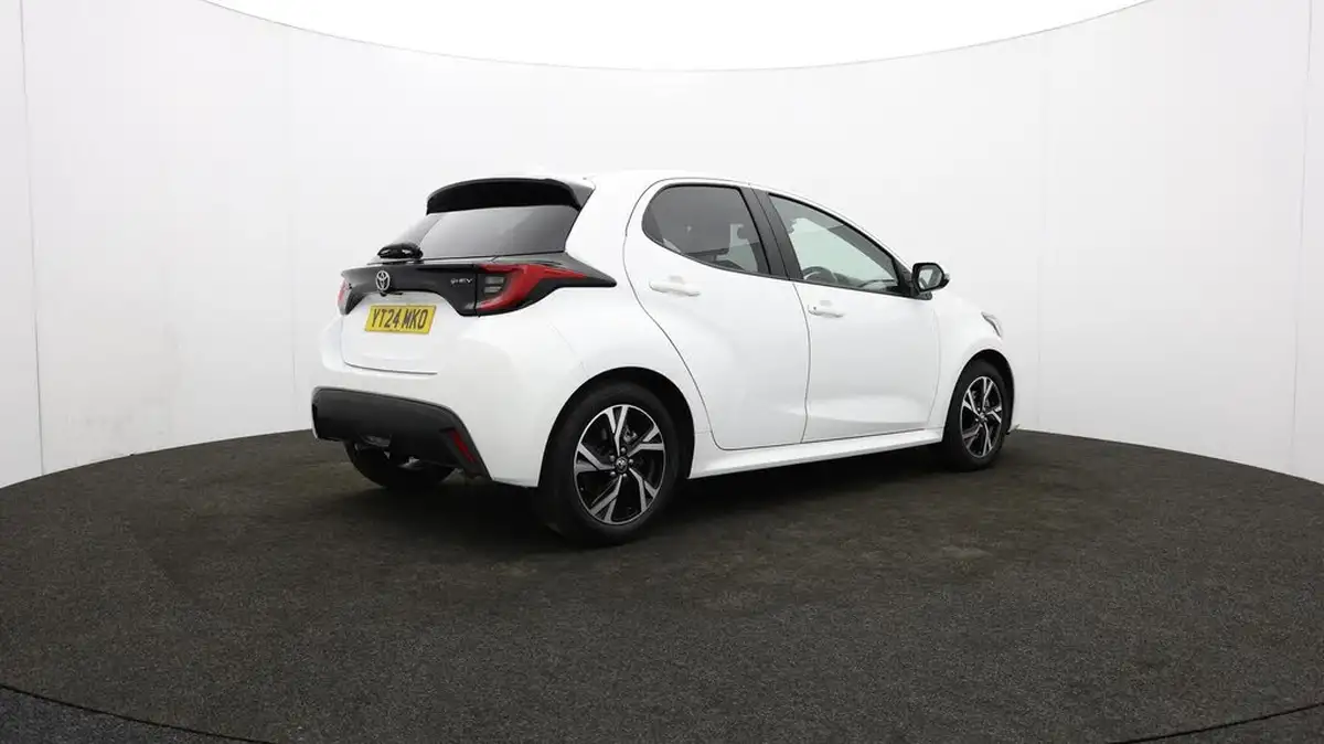 2024-toyota-yaris-15-vvt-i-design-big-35