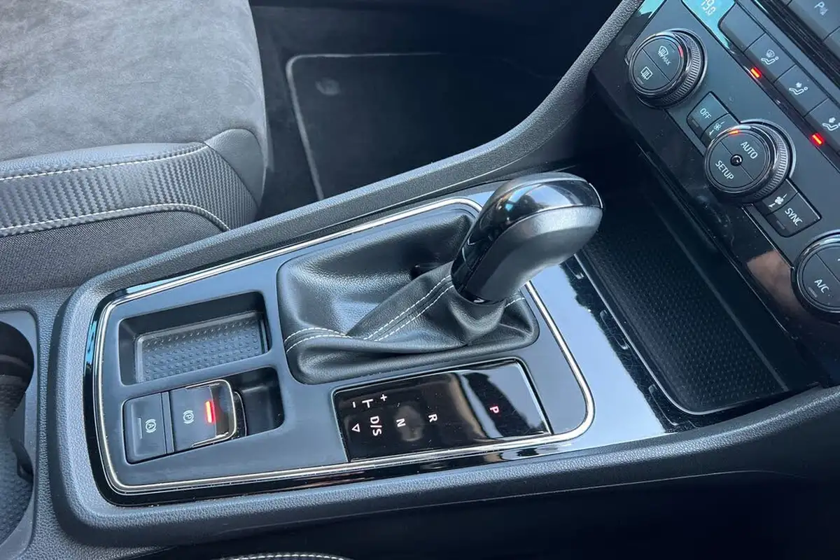 2020-seat-leon-20-tsi-cupra-300-4drive-ss-estate-big-11