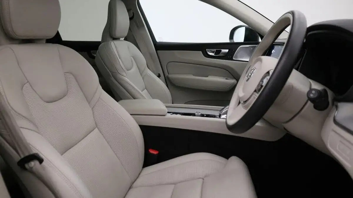 2024-volvo-xc60-20-t8-ultimate-dark-big-26