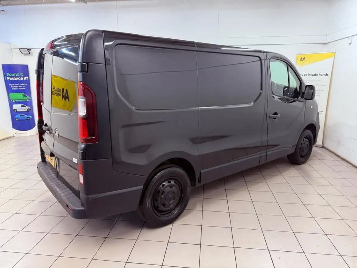2018-vauxhall-vivaro-16cdti-2900-l1h1-120pseu6-panel-van-big-8