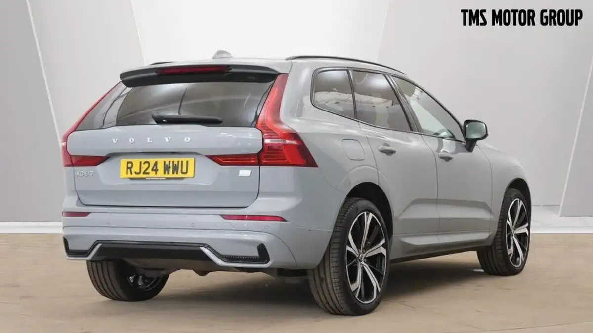 2024-volvo-xc60-20-t8-ultimate-dark-big-2