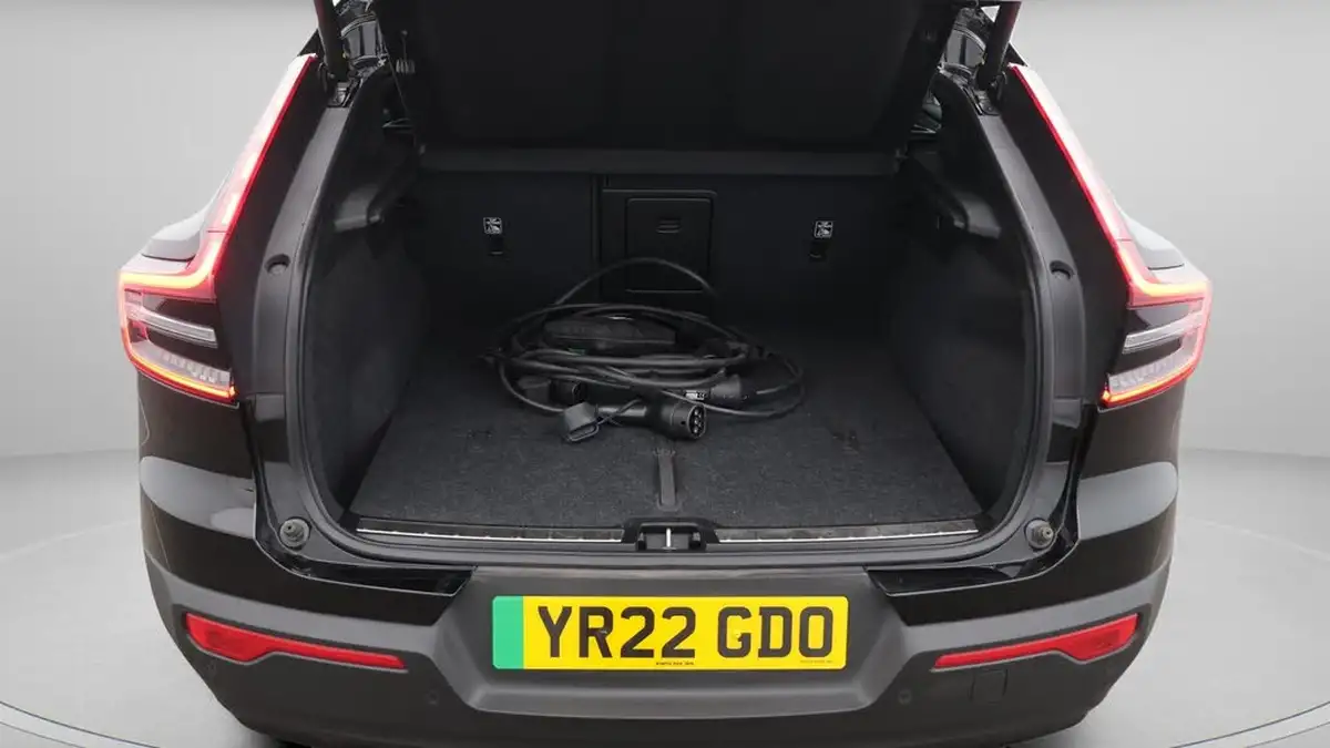 2022-volvo-c40-e-twin-recharge-pro-big-17