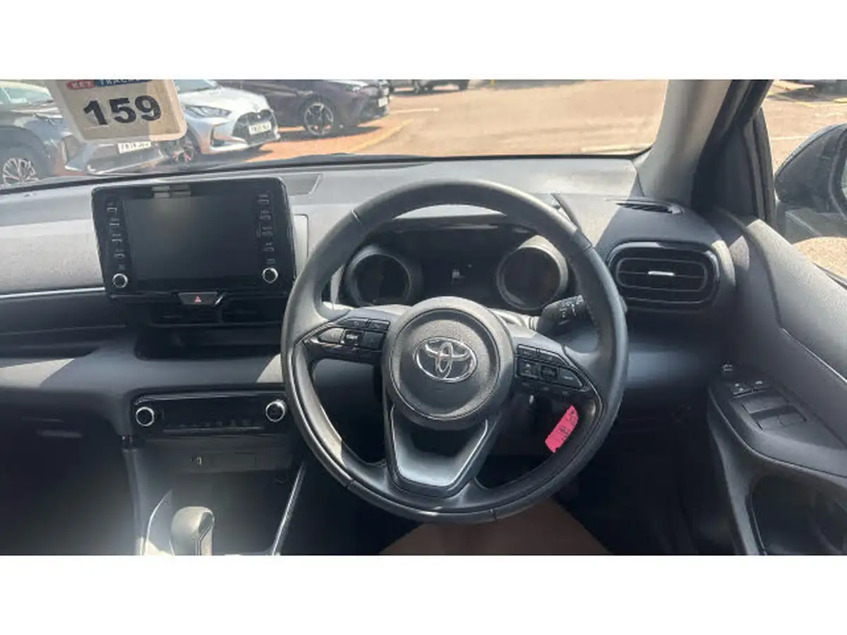 2023-toyota-yaris-15-vvt-i-design-big-5