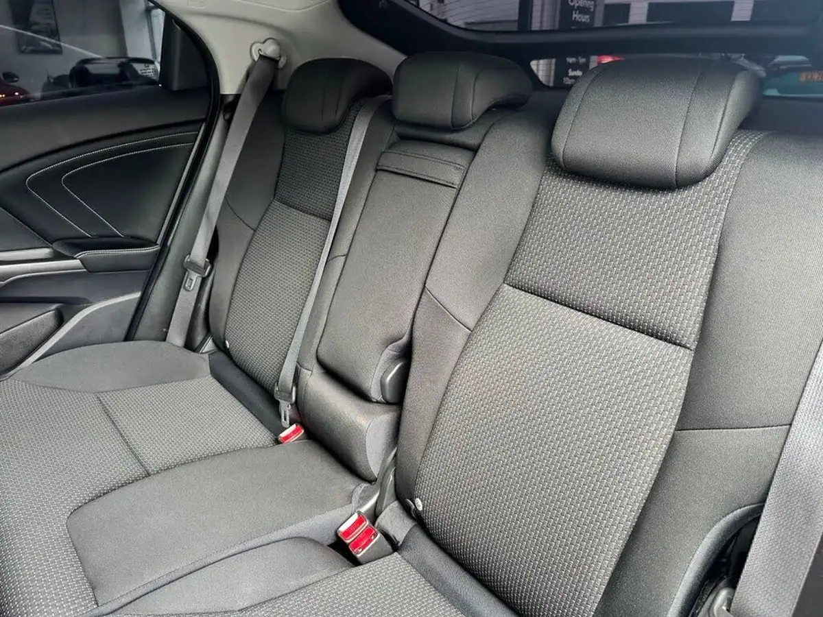 2016-honda-civic-18-i-vtec-se-plus-navi-hatchback-auto-big-21