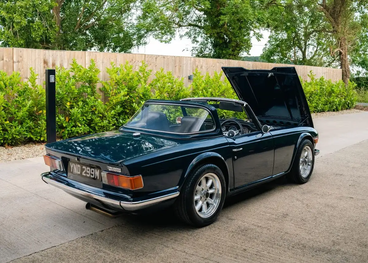 1973-triumph-tr6-roadster-rwd-big-31