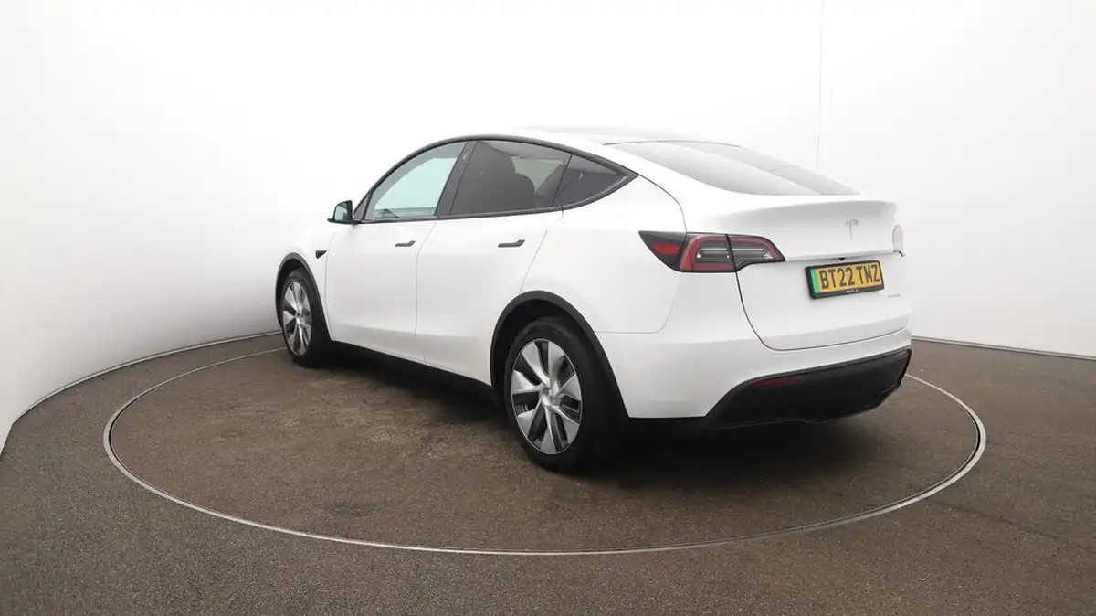 2022-tesla-model-y-e-long-range-big-64