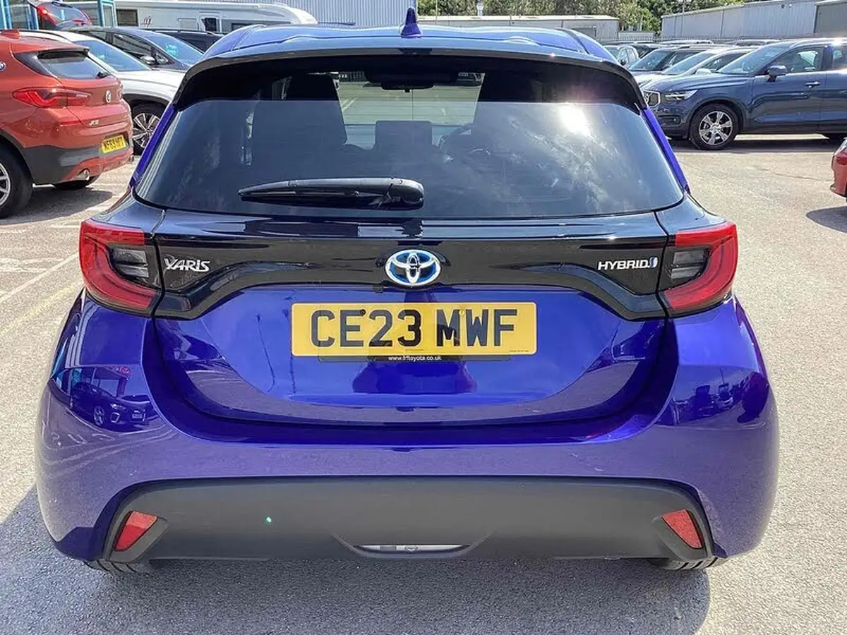2023-toyota-yaris-15-vvt-i-design-big-13