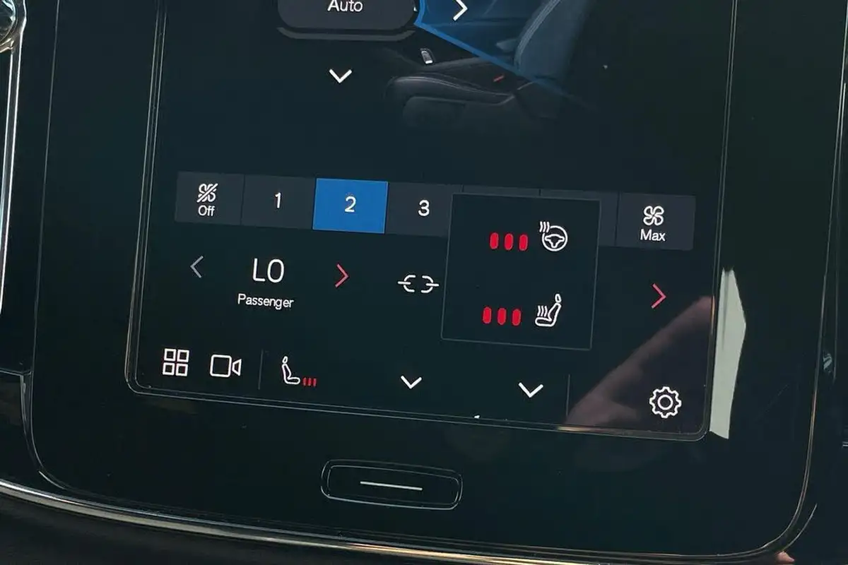 2024-volvo-xc40-20-b3-plus-big-38
