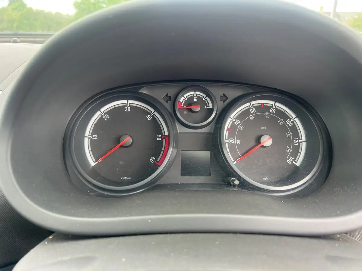 2014-vauxhall-corsavan-13td-75pseu5-panel-big-8