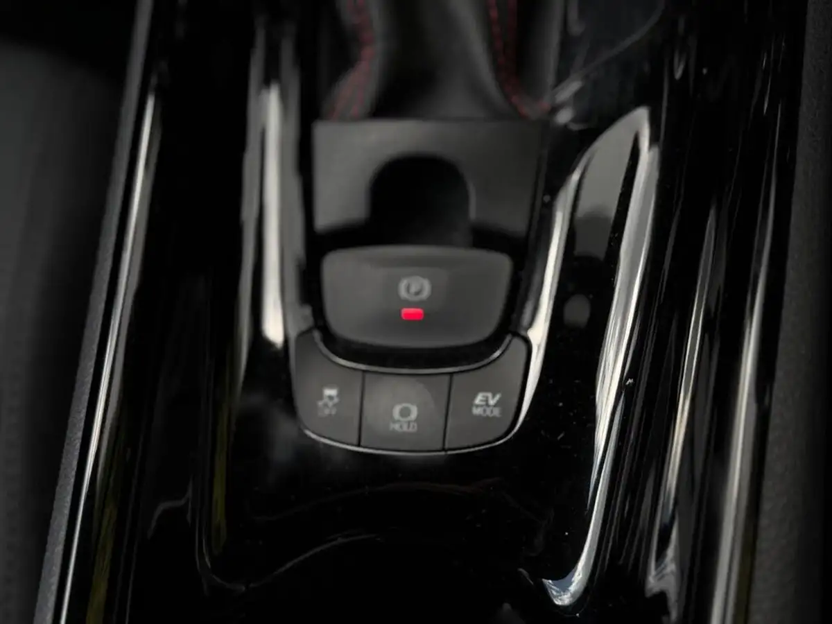 2021-toyota-c-hr-18-vvt-i-gr-sport-big-31